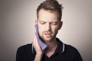 San Jose man soothing toothache before seeing emergency dentist